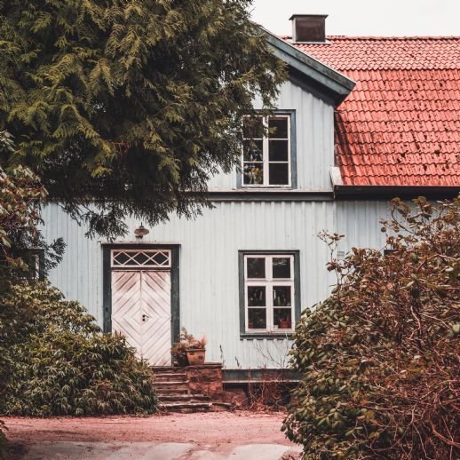 Einfamilienhaus mit Einliegerwohnung und integrierter Garage