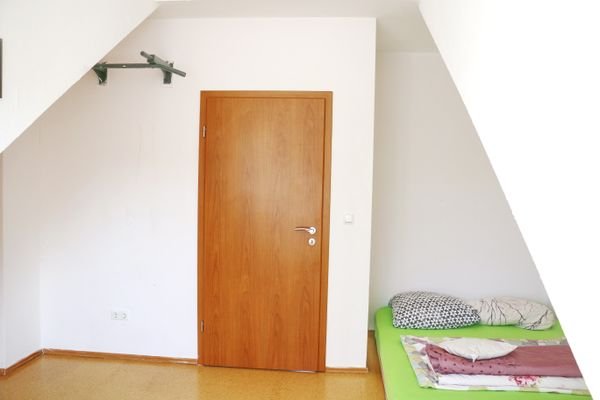 Schlafzimmer Dachgeschoss - Gartenseite 01