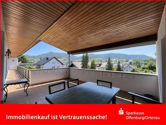 überdachte Süd-Terrasse mit Ausblick