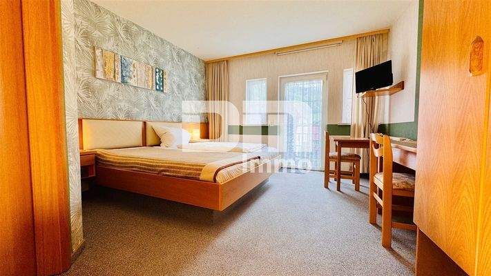 OG Gebäude 3 Doppelzimmer / Duschbad / Balkon