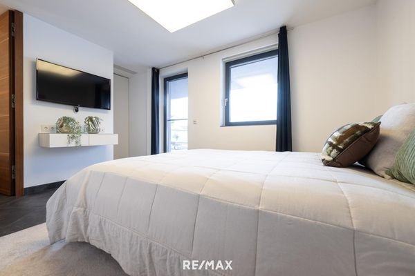 Schlafzimmer 1 - Tür zur Terrasse