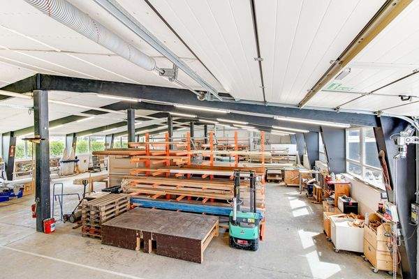 Lagerhalle-Schreinerei