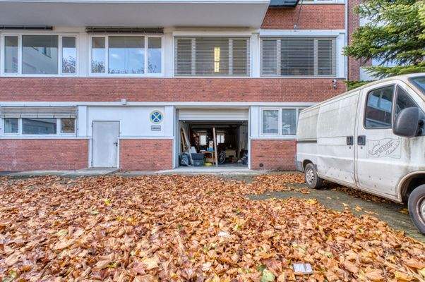 Stellplatz + Rolltor