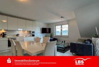 Wohn- & Essbereich mit offener Küche
