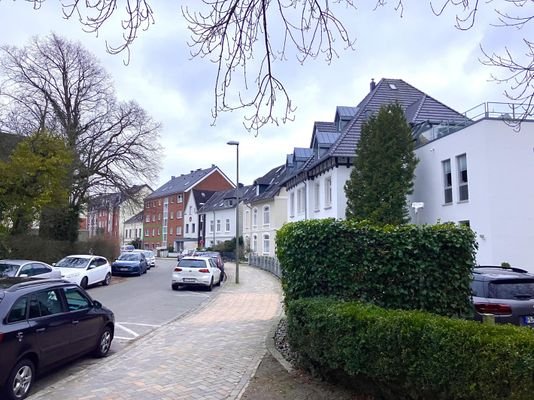 Straßenansicht mit Haus
