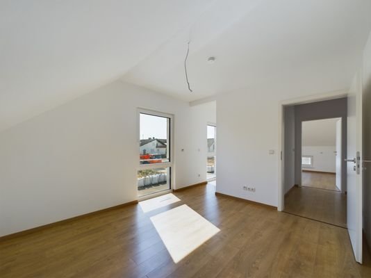 1. Elterschlafzimmer Links