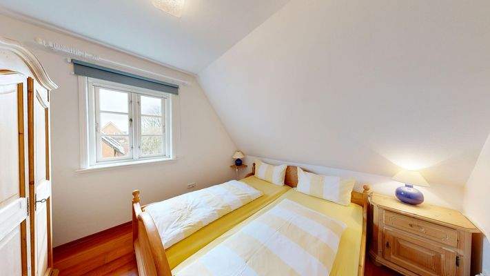 Schlafzimmer 1 im DG WE 1