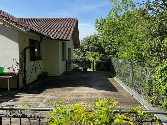 Terrasse über der Garage