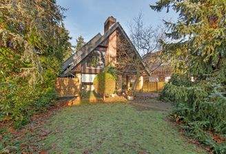 Gepflegtes Einfamilienhaus mit großem Garten und Baumbestand