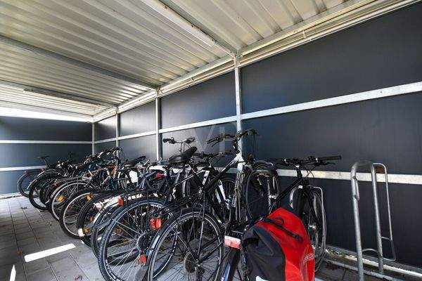 und Fahrradabstellraum