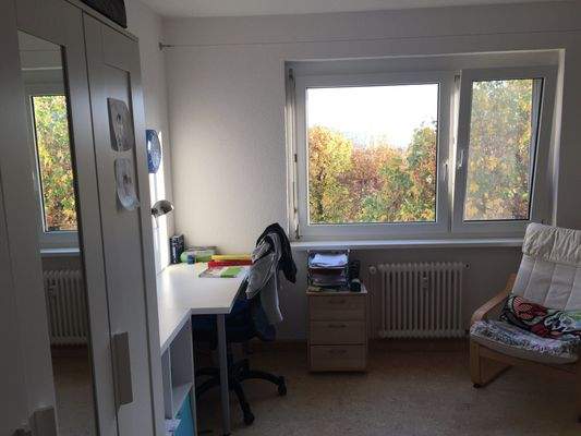 ......mit Schreibtisch