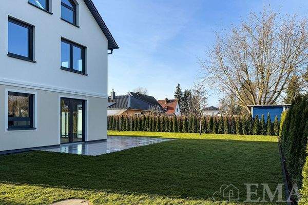 großzügiger Garten