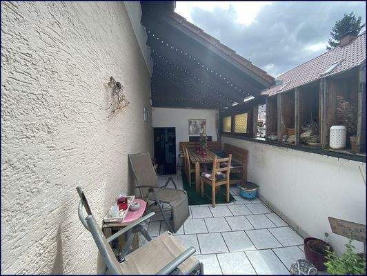 überdachter Außensitzbereich