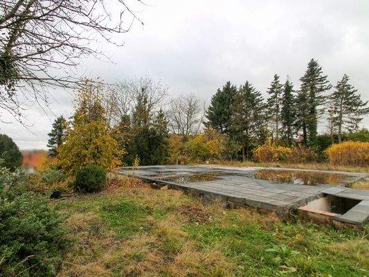 Grundstück mit Keller und Bodenplatte