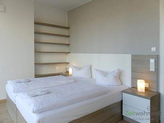 rechtes Schlafzimmer, Doppelbett