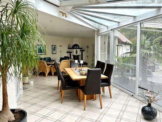 Geräumiger Wintergarten