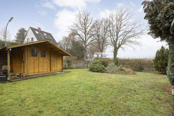 Garten mit Gartenhaus