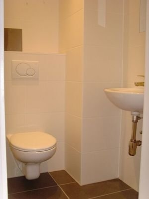 WC mit Waschtisch