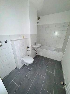 neues modernes Badezimmer