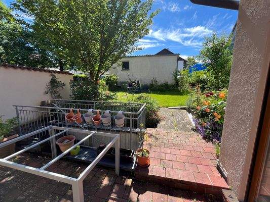 Terrasse und Garten.jpg