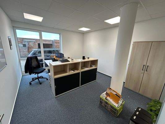 Modernes Büro mit Schreibtisch