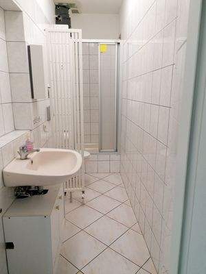 Sanitäranlage mit Dusche