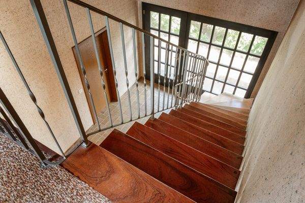 11 OG Treppe-Flur.jpg