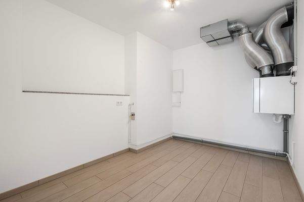 Abstell- und Wäscheraum