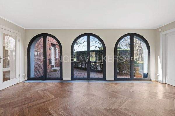 historische Rundbögenfenster