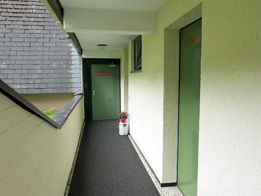 Laubengang zur Wohnung...