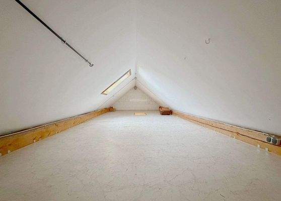 Extra großer Dachboden