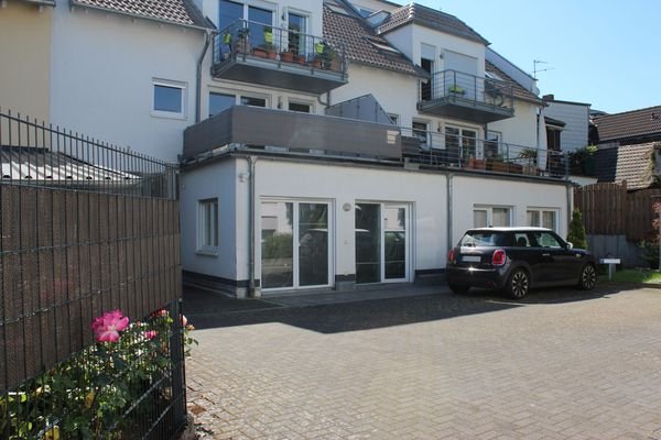 Eingang mit Terrasse