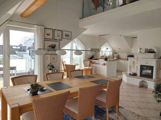 großer, heller Essbereich