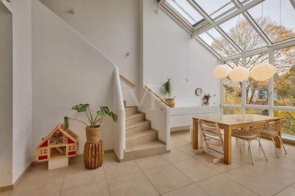 Essbereich mit Aufgang zur Galerie Wohnung II