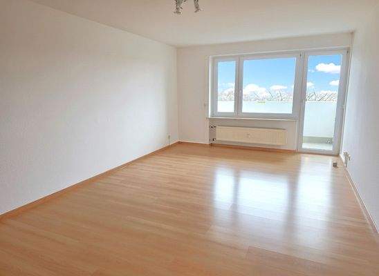 Wohn-Schlafraum mit Balkonzugang (1)