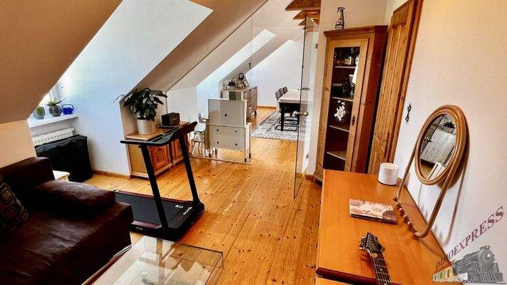 Büro/Fitnessraum OG mit Blick Wohnzimmer