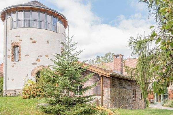 Windmühlenturm und Backhaus