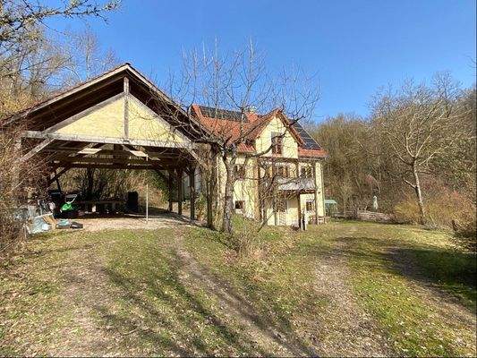 Wohnhaus mit Carport