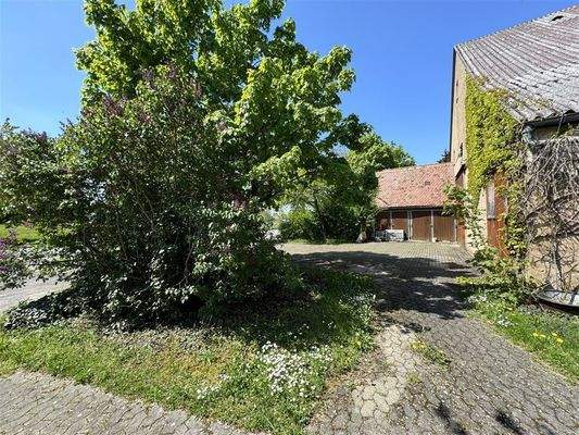 Blick zu den Garagen