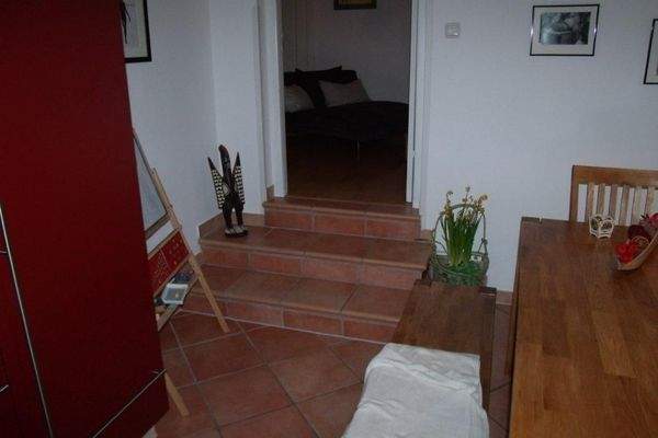 KÜCHE MIT ZUGANG ZUR WOHNDIELE / ARBEITSZIMMER