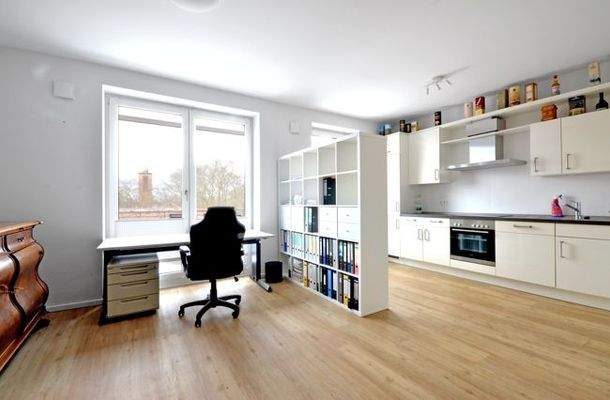 Wohn-: Esszimmer mit offener Küche_2