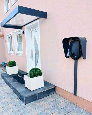 Eingangsbereich mit Wallbox.jpg