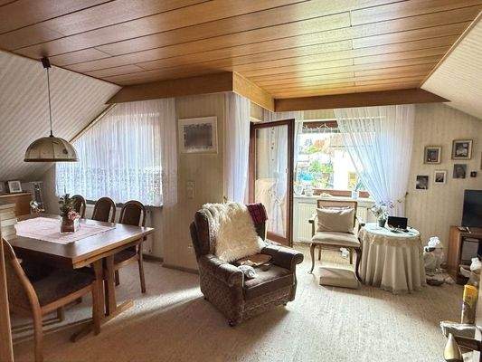 ELW: Wohnzimmer mit Balkon-DG