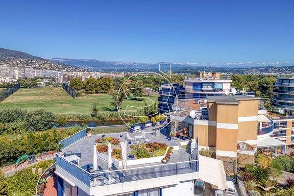  Mandelieu-la-Napoule