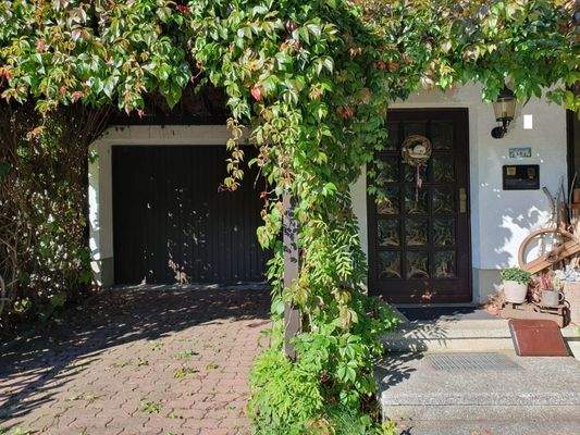 Garage u. Hauseingang