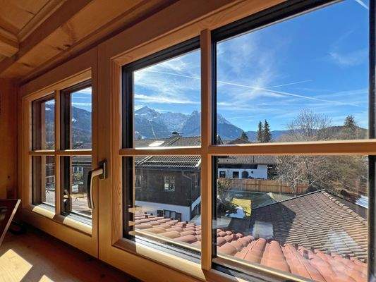 toller Bergblick aus dem Gaubenfenster