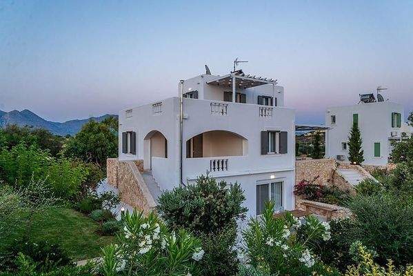 Kreta, Tersanas: Luxusvilla mit unschlagbarer Aussicht in ruhiger Lage zu verkaufen