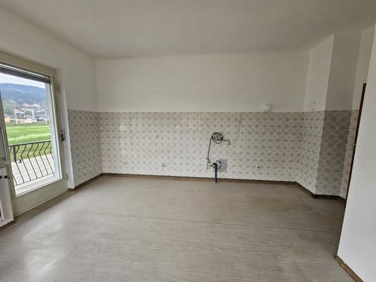 großzügige Küche im 1. OG