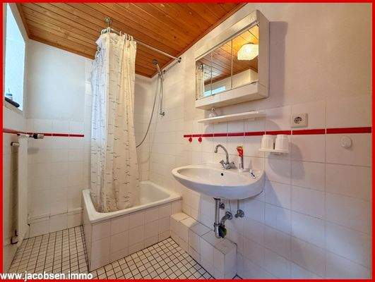 Wohnung 2 (über der Gaststätte) Bad