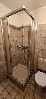 Dusche im Badezimmer